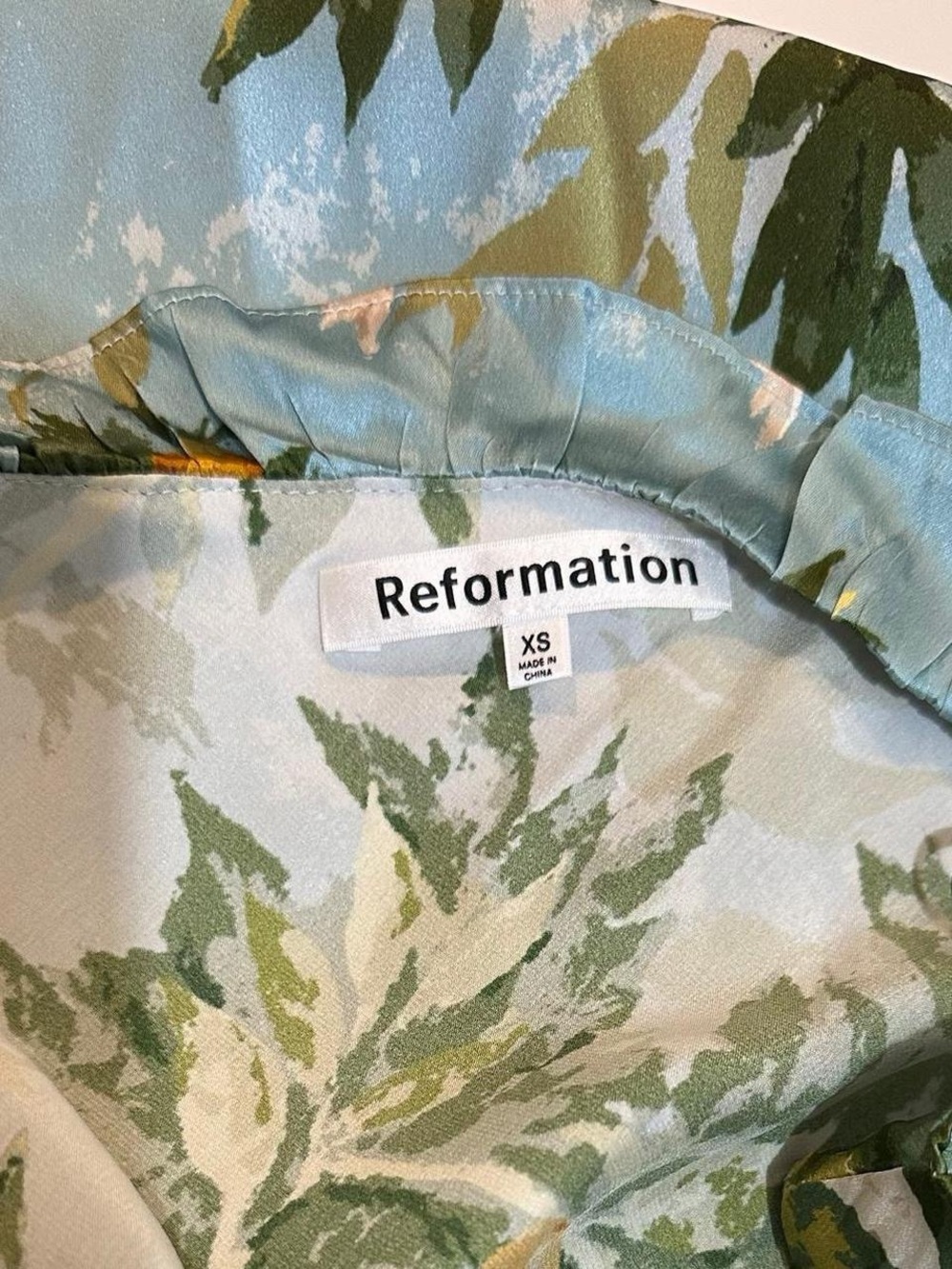 Reformation Aribella Silk Dress – Villa Livia Print
Size: 0 - Picture 4 of 6